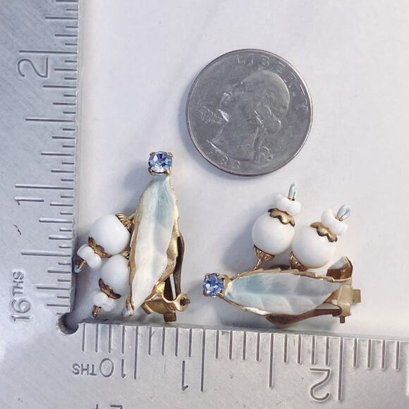 VTG Made In Austria Clip On Earrings White Glass Blue Rhinestone 1950s - Picture 10 of 13